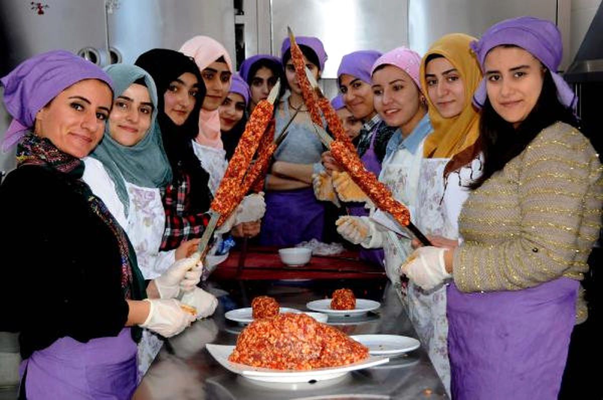 Van'da Kadın Kebap ve Döner Ustaları Yetiştiriliyor