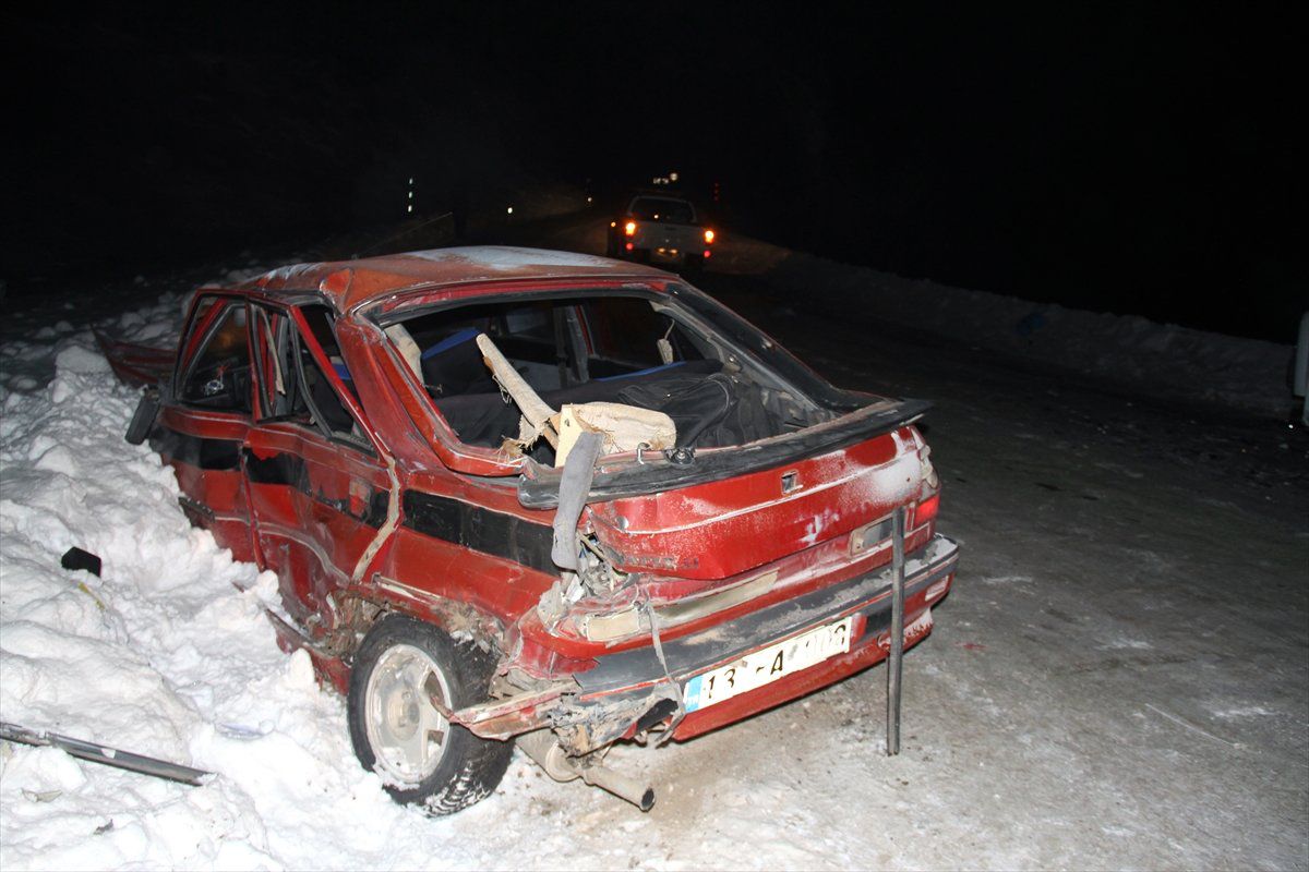 Ağrı'da Trafik Kazası: 1 Ölü, 2 Yaralı
