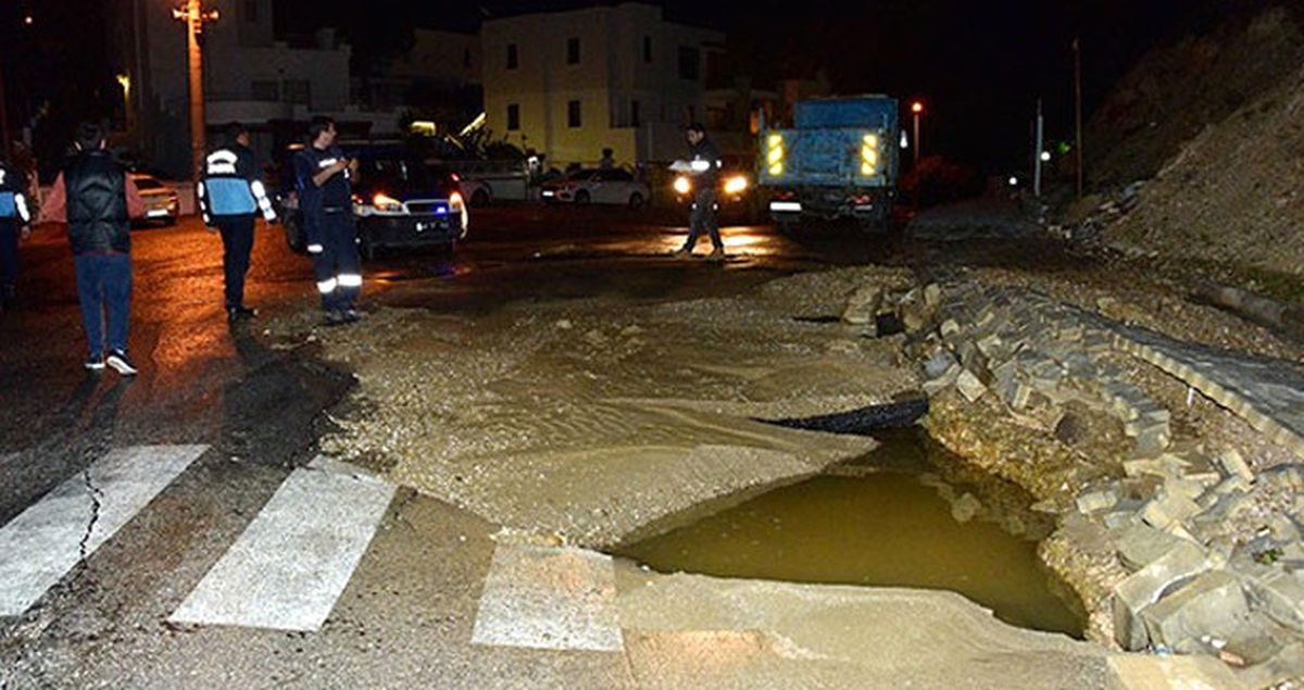 Bodrum'da Su Borusu Patladı, Ortalık Savaş Alanına Döndü!