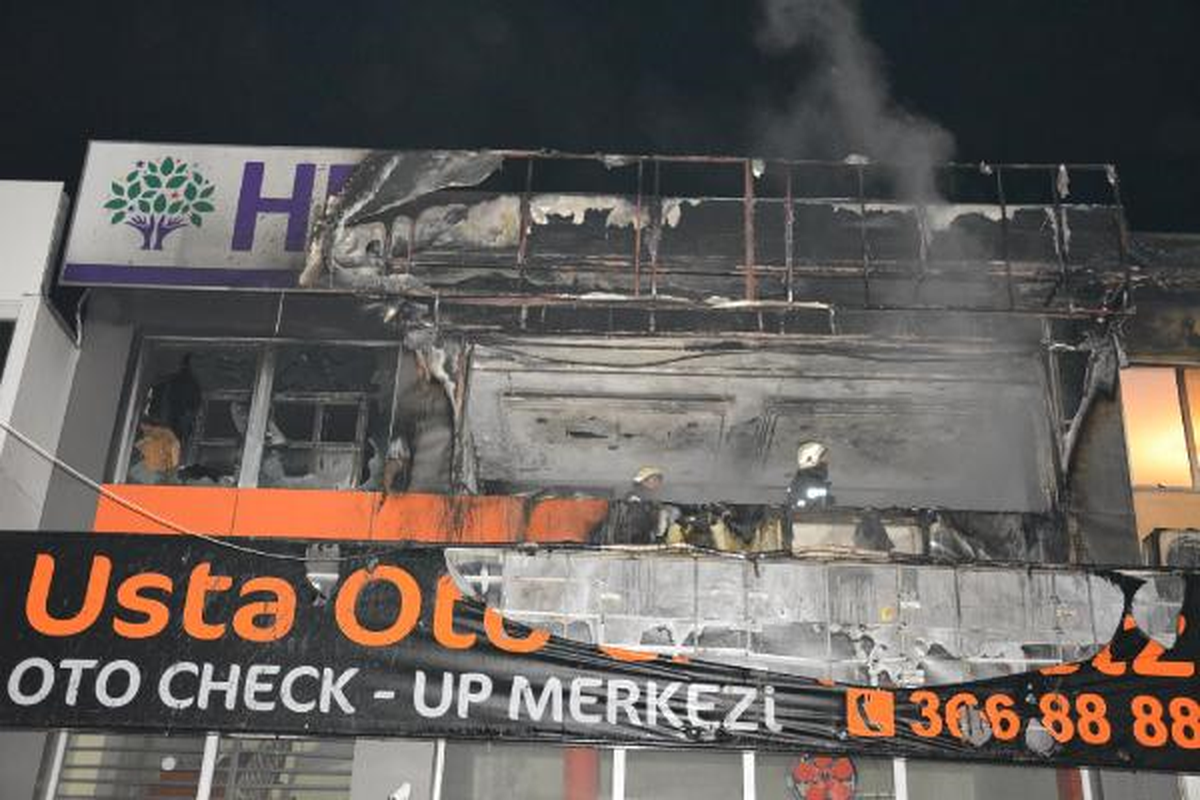 Bursa HDP İlçe Binasını Ateşe Verdiler