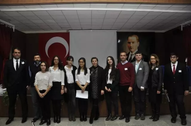 Cemil Alevli Kolejinden İnsan Hakları ve Demokrasi Dersi Cemil Alevli Kolejinden İnsan Hakları ve Demokrasi Dersi
