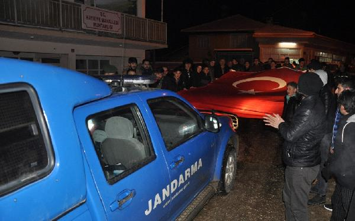 İnegöllü Gençler Jandarmaya 'İhbarlı Sürpriz' Yaptı