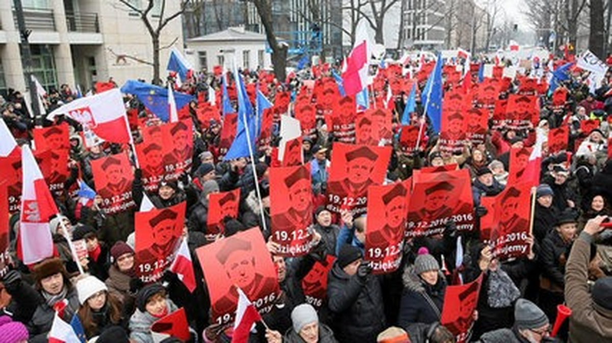 Polonya'da 'Basın Özgürlüğü' Protestosu 3'üncü Gününde
