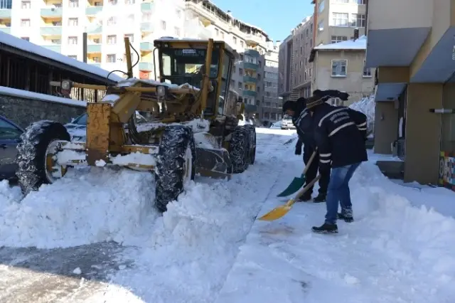 Yakutiye Belediyesi Karla Mücadeleye Devam Ediyor Yakutiye Belediyesi Karla Mücadeleye Devam Ediyor