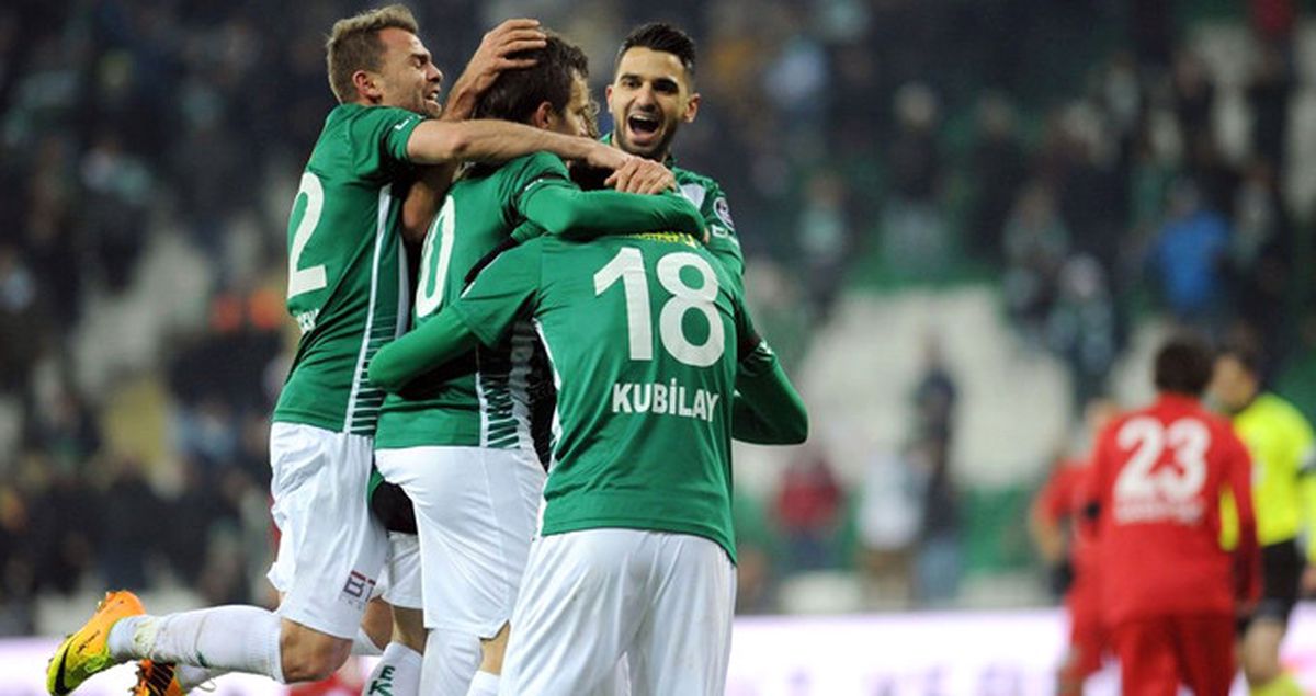 Bursaspor, Antalyaspor'u 2-1 Yendi