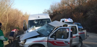 Keşan'da Yolcu Minibüsü ile Kamyonet Çarpıştı: 9 Yaralı