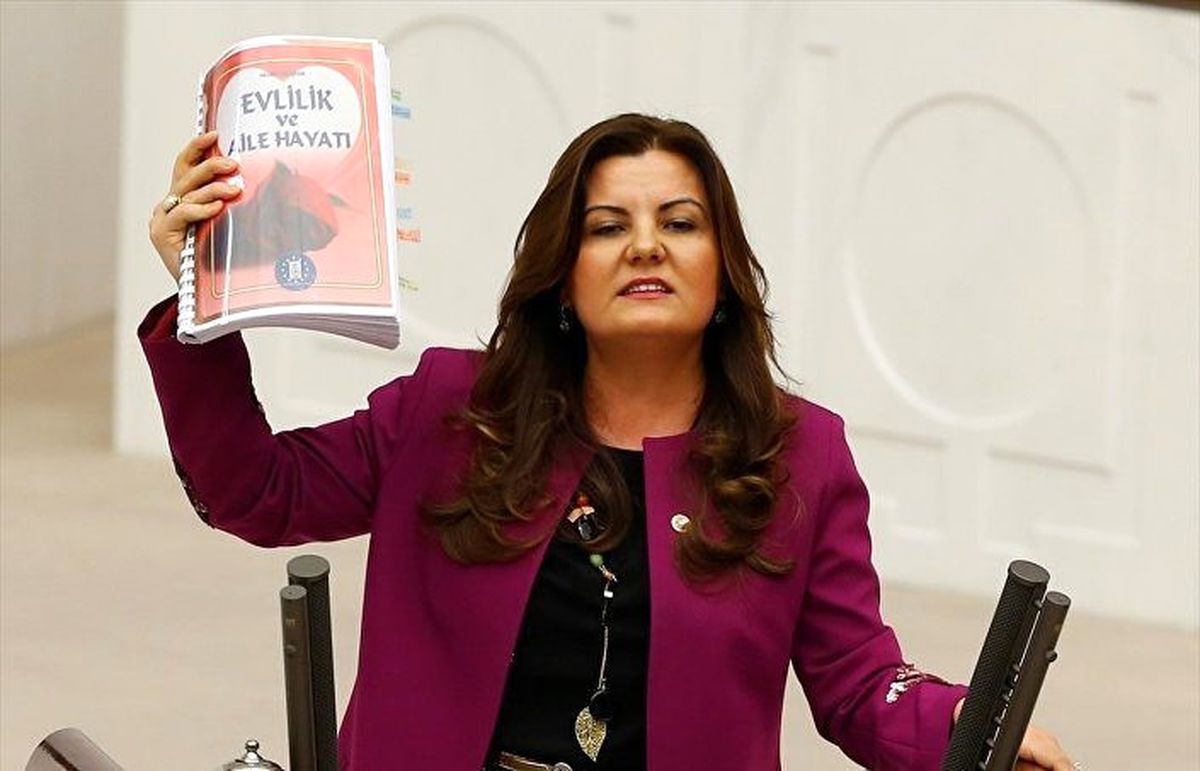 Kütahya Belediye Başkanı Saraçoğlu'ndan Evlilik Kitabı Açıklaması: Hiç Şikayet Almadık