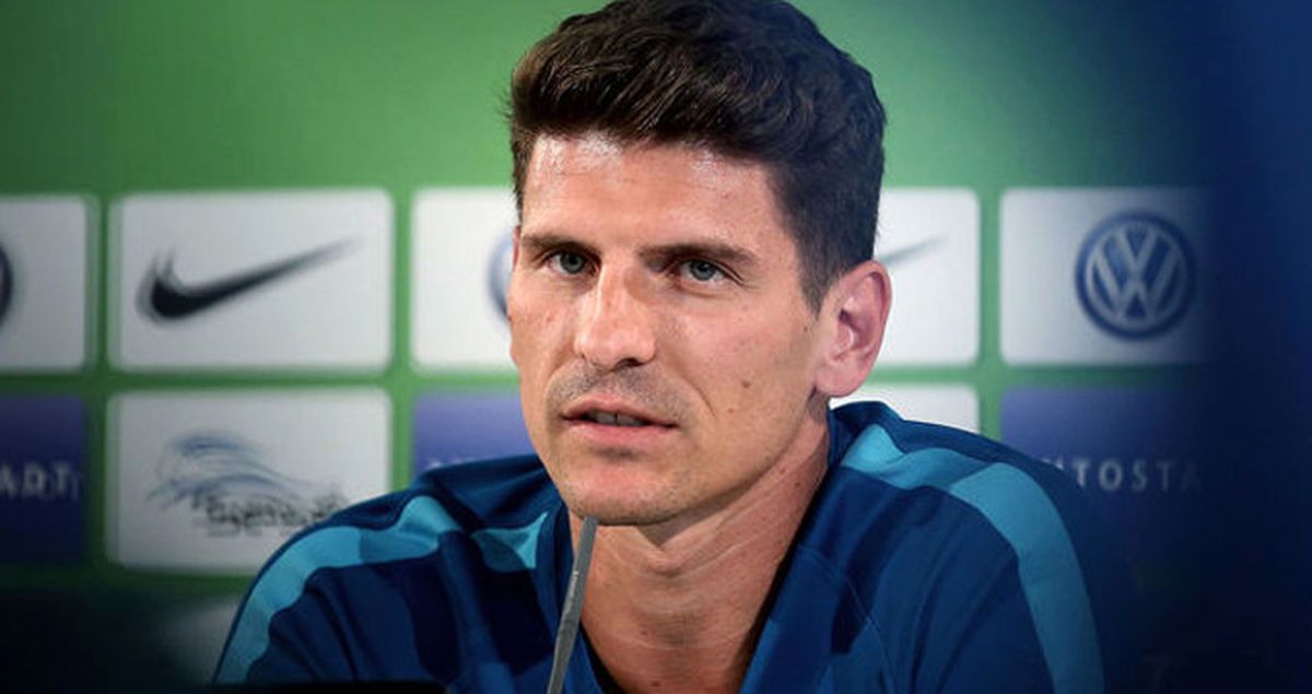 Mario Gomez, Takım Arkadaşlarına Yüklendi: Hepsinin Aklı Transferde