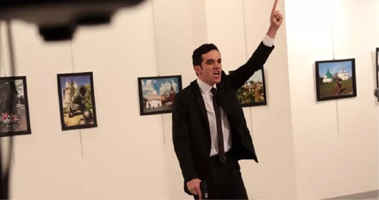 Son Dakika! Rusya Büyükelçisi'ni Öldüren Saldırganın Polis Olduğu İddia Edildi