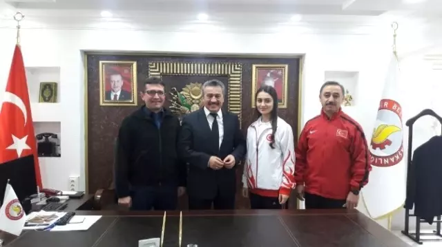 Türkiye İkincisine Çeyrek Altın Türkiye İkincisine Çeyrek Altın