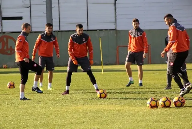 Adanaspor'da Medipol Başakşehir Mesaisi Başladı Adanaspor'da Medipol Başakşehir Mesaisi Başladı