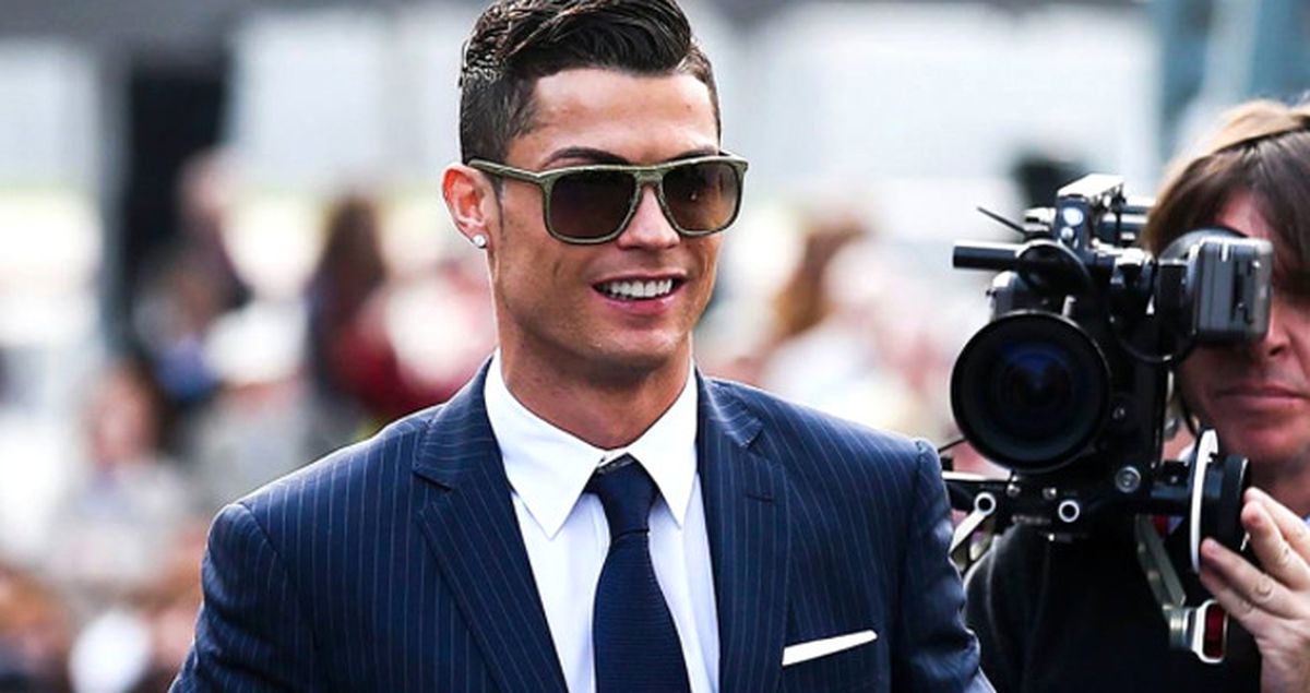 Cristiano Ronaldo, Kendisini Yavaş Gösterdiğini Düşünerek Siyah Krampon Giymiyor