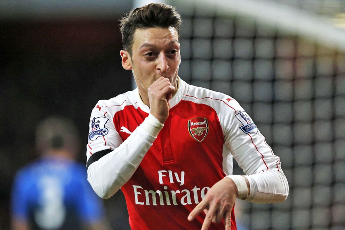 İngiliz Basını, Mesut Özil'in Umursamaz Hareketlerini Ön Plana Çıkardı