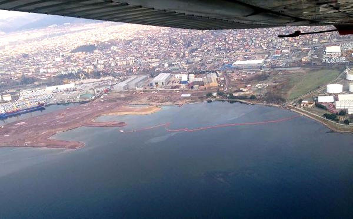 İzmit Körfezi'ne 500 Litre Yağ Aktı