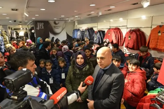 Yakutiye Belediyesi ve Ak Partili Kadınlardan Anlamlı Destek Yakutiye Belediyesi ve Ak Partili Kadınlardan Anlamlı Destek