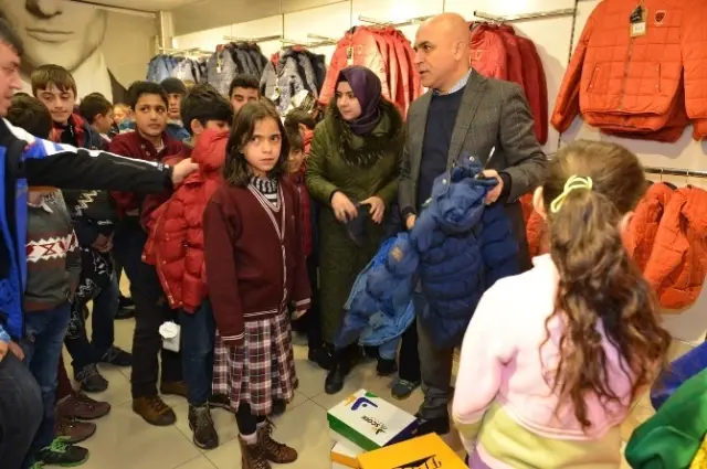 Yakutiye Belediyesi ve Ak Partili Kadınlardan Anlamlı Destek Yakutiye Belediyesi ve Ak Partili Kadınlardan Anlamlı Destek