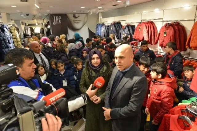 Yakutiye Belediyesi ve Ak Partili Kadınlardan Anlamlı Destek Yakutiye Belediyesi ve Ak Partili Kadınlardan Anlamlı Destek