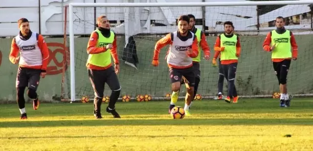 Adanaspor'da Medipol Başakşehir Maçı Hazırlıkları Sürüyor Adanaspor'da Medipol Başakşehir Maçı Hazırlıkları Sürüyor