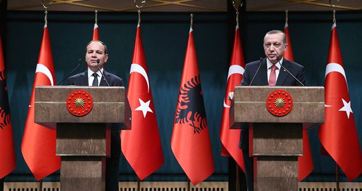Cumhurbaşkanı Erdoğan Arnavut Gazetecinin Sözleri Karşısında Mest Oldu