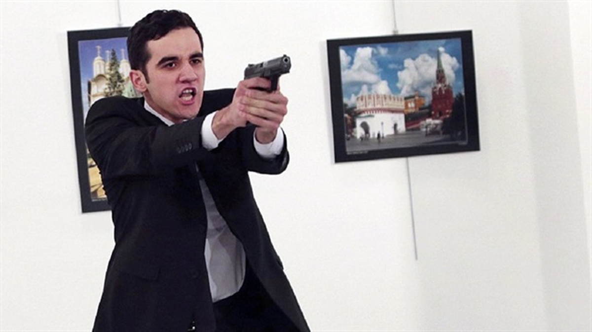Rus Büyükelçi'yi Öldüren Polisin Telefonunda 4 Ayrı Şifre Tespit Edildi