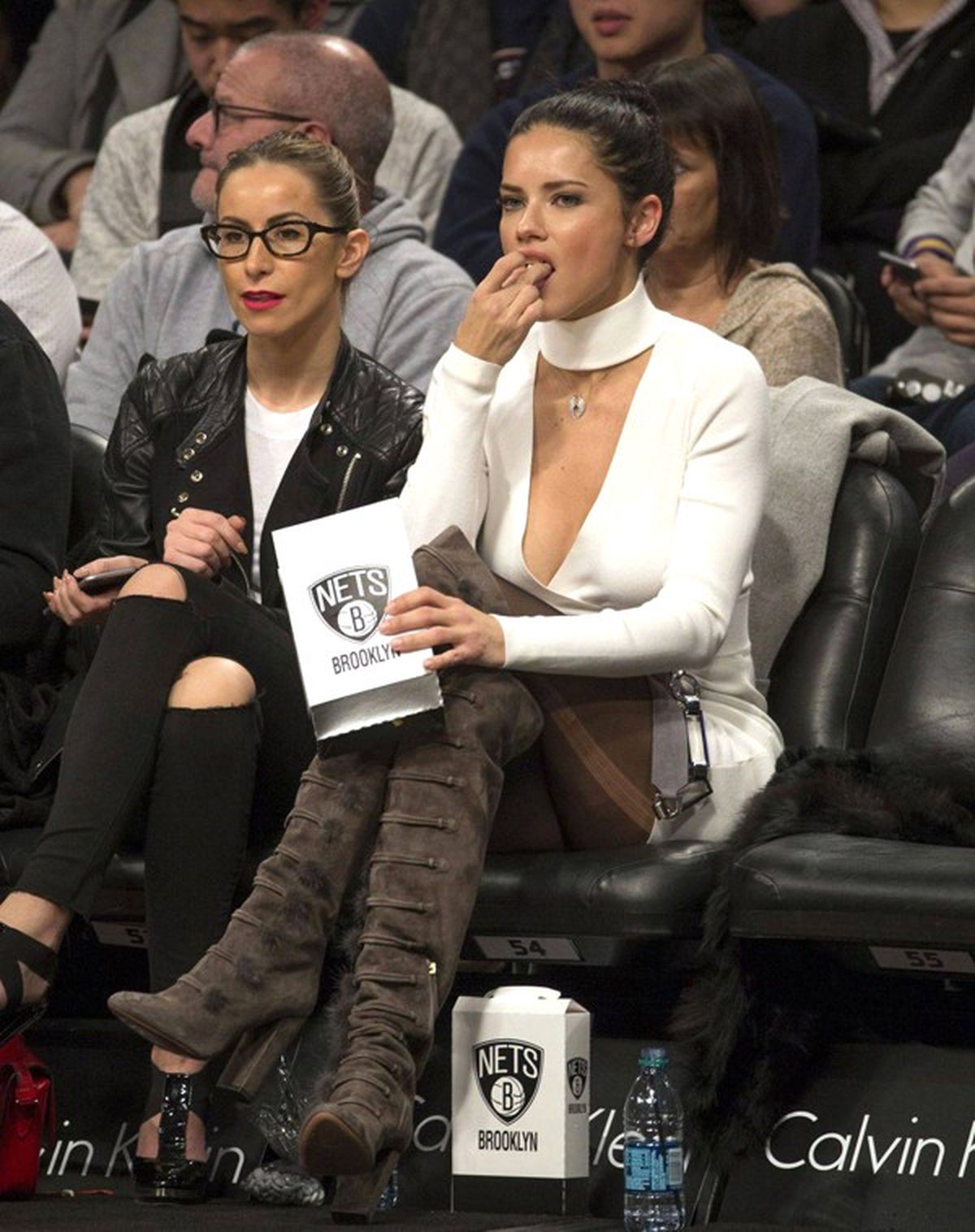 Adriana Lima, İzlediği Basket Maçında Tüm İlgiyi Üzerinde Topladı