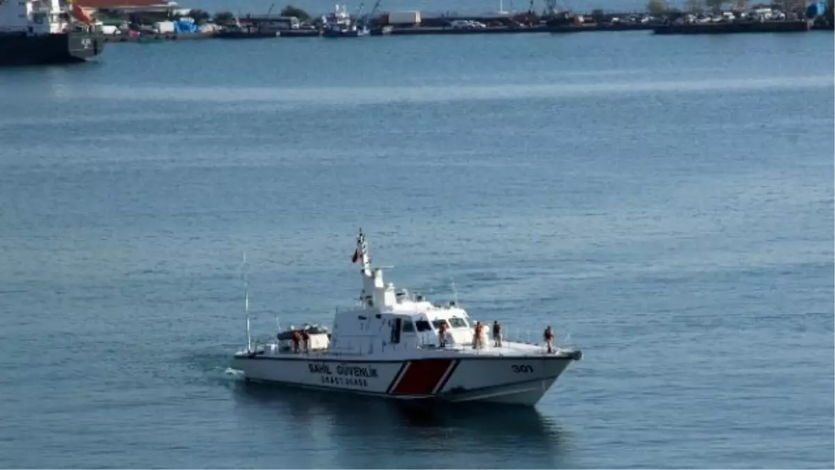 Balıkçı Teknesinde Kaçak Çalışan 5 Gürcistanlı Gözaltında