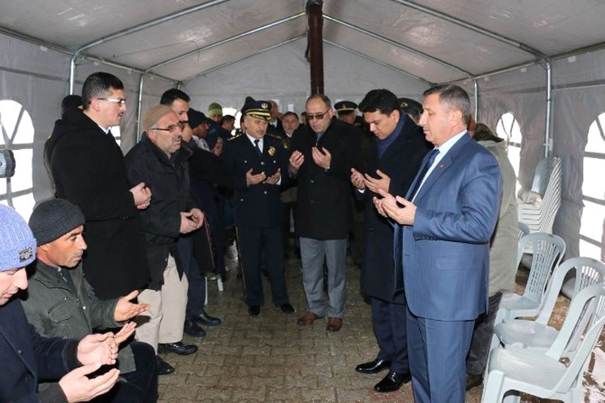 Burdur Valisi Yılmaz, Şehit Dedesini Ziyaret Etti