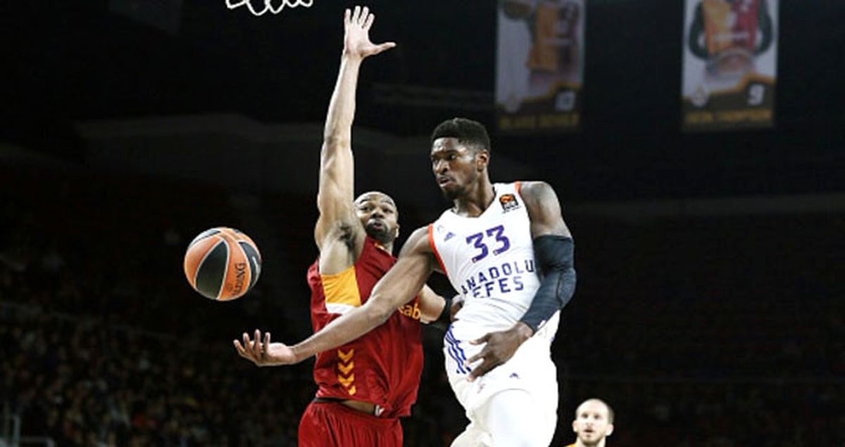 Euroleague'de Anadolu Efes Deplasmanda Galatasaray'ı 86-76 Mağlup Etti