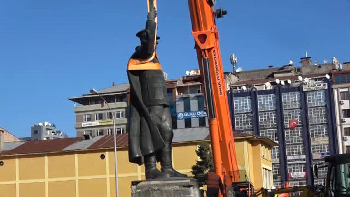 Rize'de Atatürk Anıtı'nın Kaldırılmasına Tepki Geldi