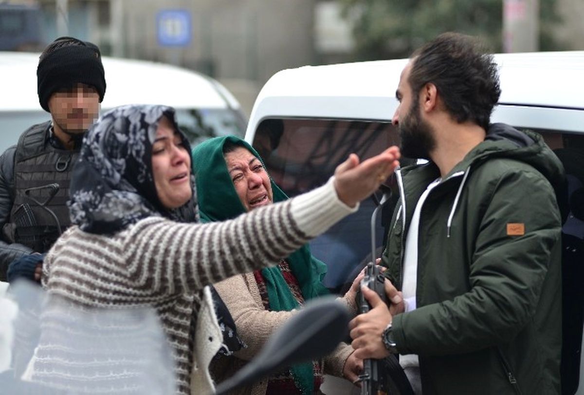 Hırsızlıktan Yakalanan Oğlu İçin Polise Gözyaşı Döktü