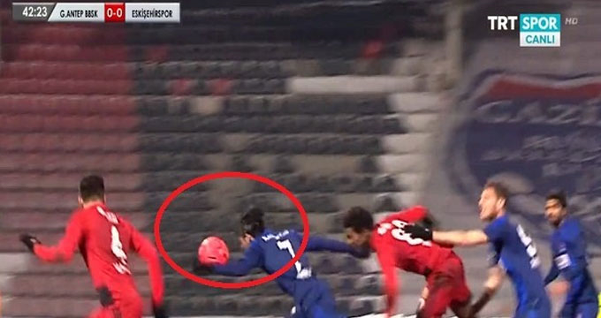 Gaziantep BB-E.Şehirspor Maçında Bülent Yıldırım'ın Verdiği Karar Olay Oldu