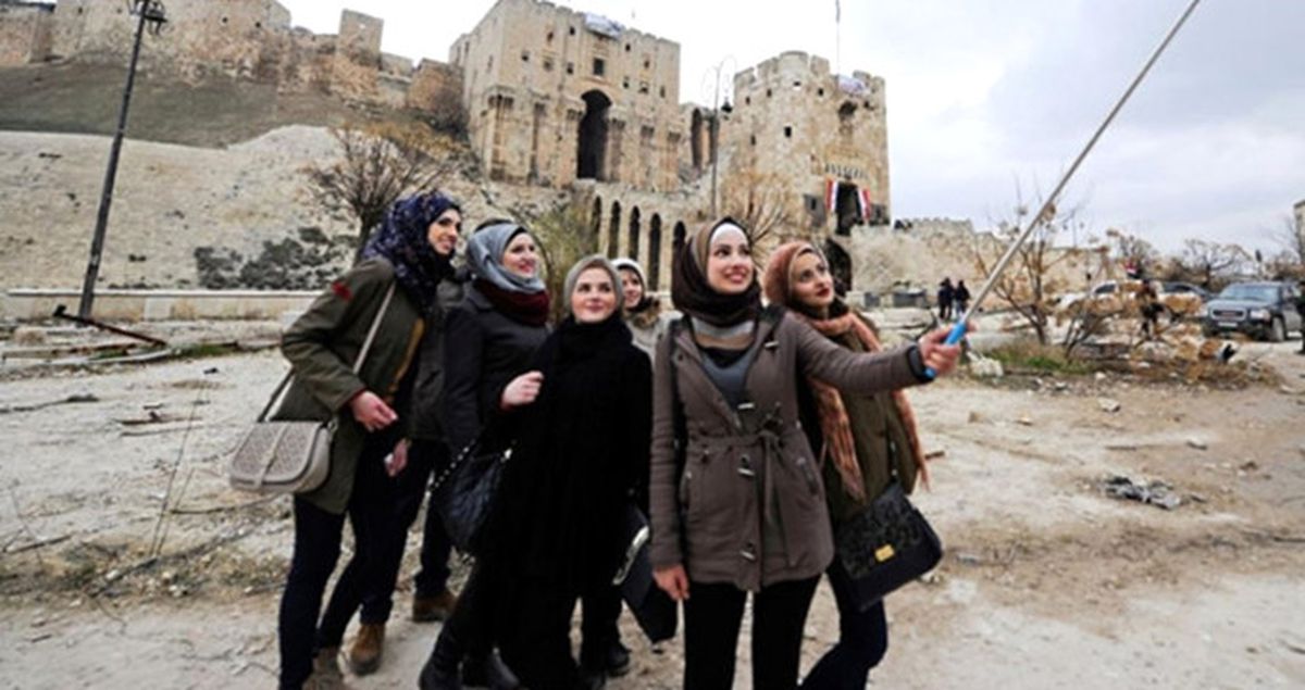 Halep'te Utanç Dolu Sahneler! Esad Yanlıları Ceset Dolu Sokaklarda Selfie Çekti