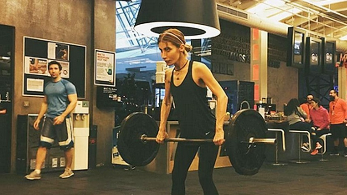 İrem Derici'nin Zayıf Hali Takipçilerini Korkuttu