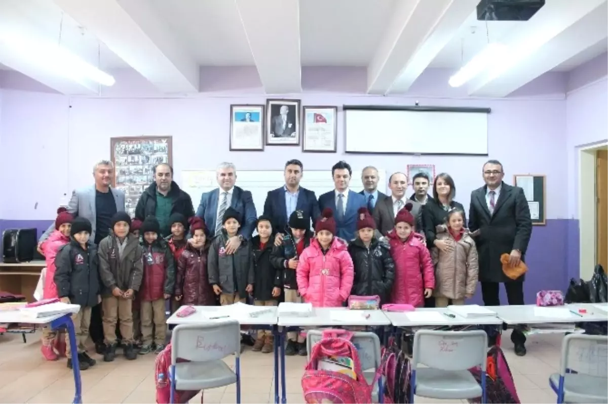 Öğrencilerin Kışlık Giysileri Uedaş'tan