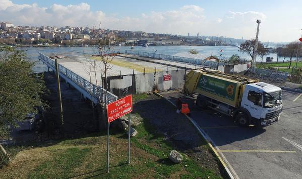 Tarihi Galata Köprüsü İstanbul'a Veda Etti