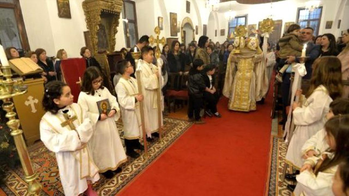 Mersin'deki Noel Ayininde Şehitler İçin Dua Edildi