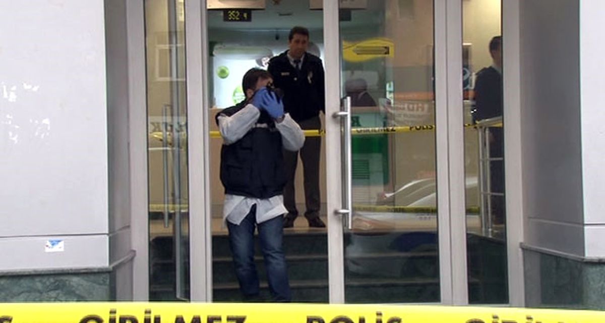 Bankaya Giren Silahlı 2 Soyguncu 42 Bin 585 TL'yi Çalıp Kaçtı