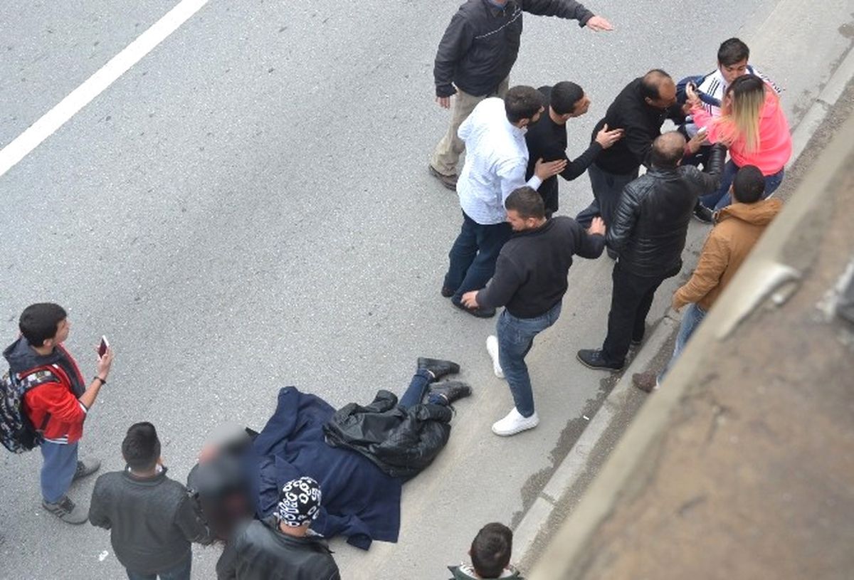 Yoldan Geçen Kız, Üst Geçitten Atlayan Genç Kadını Annesi Zannetti