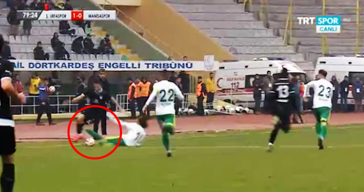 1. Lig'de Futbolcunun Sert Hareketi Ortalığı Karıştırdı