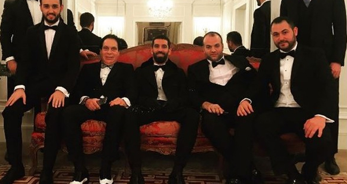 Arda Turan'a Takipçisinin 'Abi Sakın Çin'e Gitme' Mesajı Dikkat Çekti