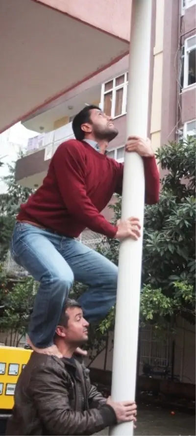 Çıplak Ayakla Kedi Kurtarma Operasyonu