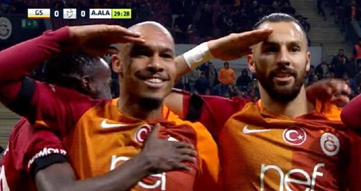 Galatasaraylı Nigel de Jong, Attığı Golden Sonra Asker Selamı Verdi