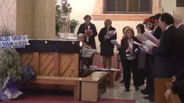 Mersin'deki Noel Ayininde Şehitler Için Dua Edildi