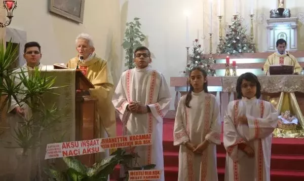 Mersin'deki Noel Ayininde Şehitler İçin Dua Edildi (2)