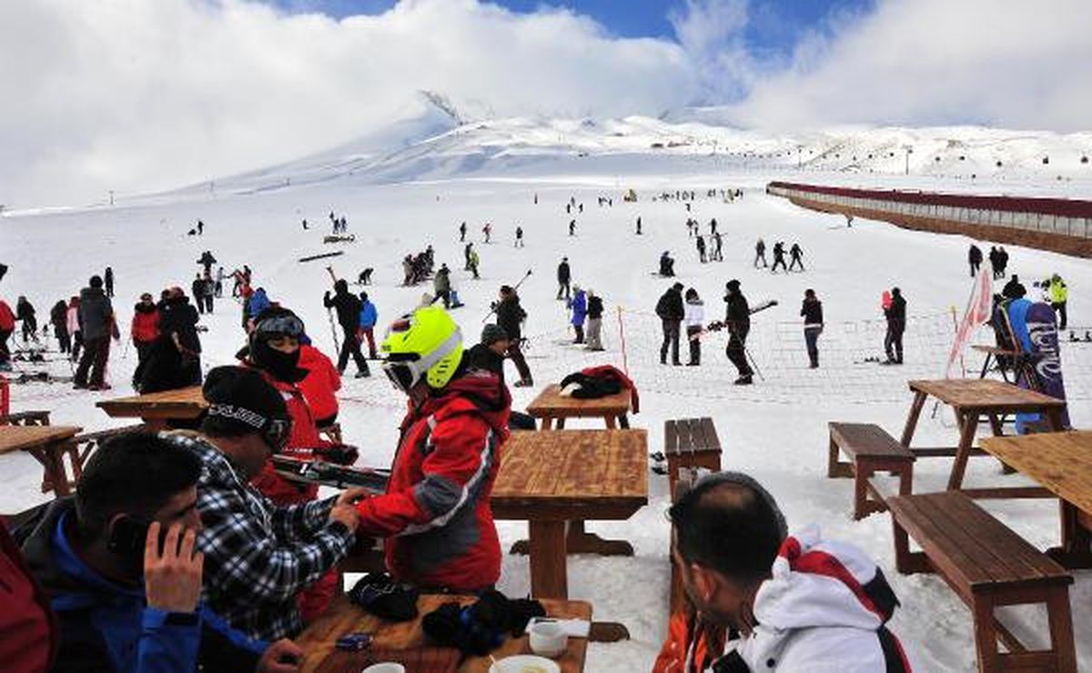 Erciyes'de Naylonlu Kayma Keyfi
