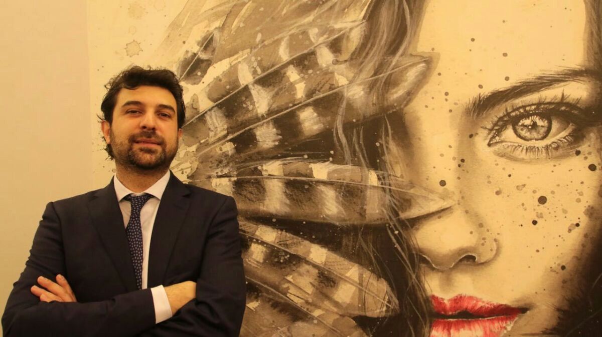 Estetik Cerrah Öreroğlu, Muhteşem Bir Etkinlikle Yeni Muayenehanesini Açtı