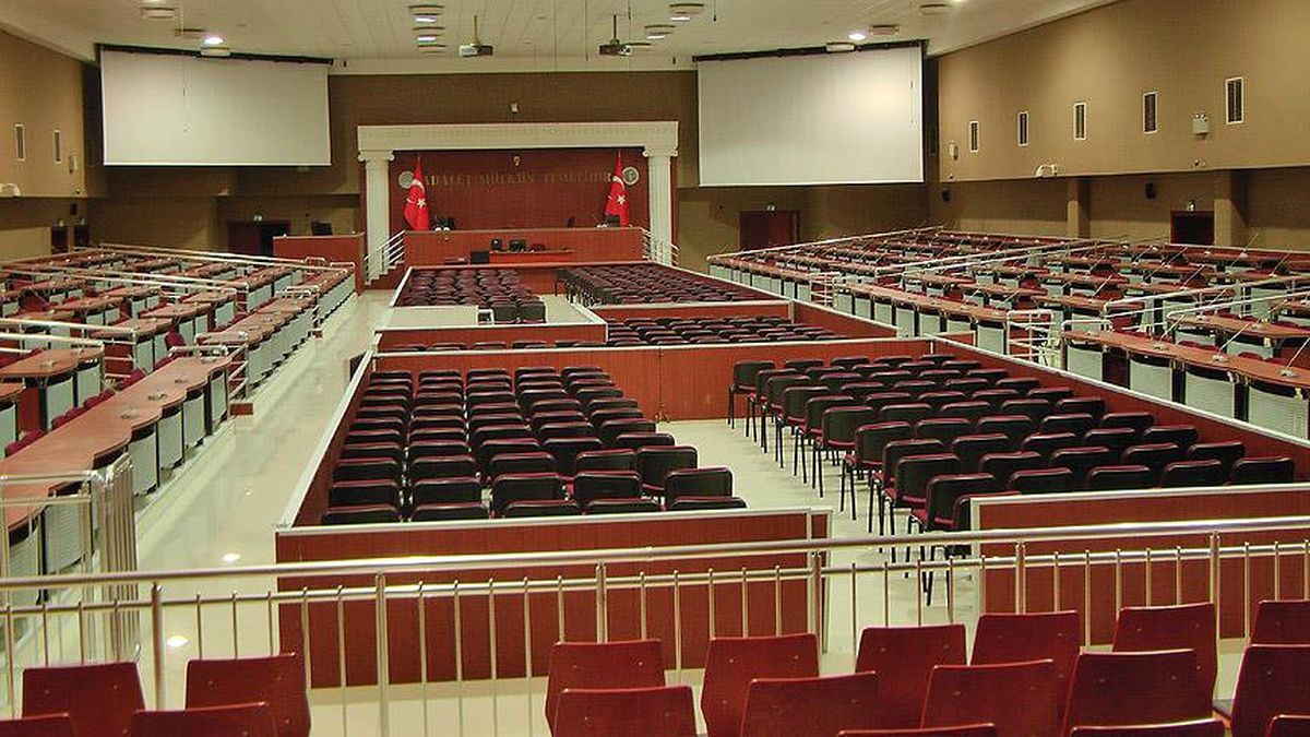 İstanbul'daki Darbe Girişiminin İlk Davası Yarın Silivri'de Görülecek