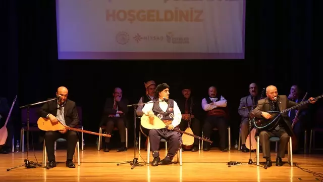Karacaoğlan Anıldı, Aşıklar Atıştı Karacaoğlan Anıldı, Aşıklar Atıştı