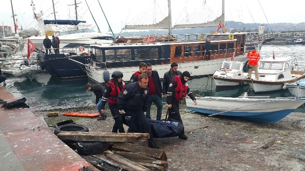 Kuruçeşme Sahilinde Yürüyüşe Çıkan Vatandaşlar Cesetle Karşılaştı