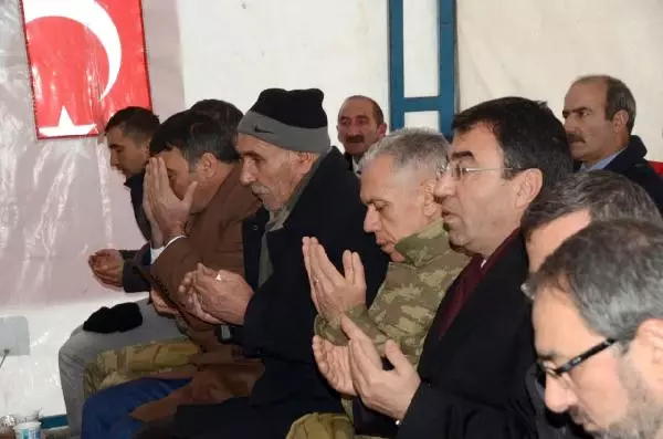 Şehit Babasından Oğlunun Silah Arkadaşlarına Ziyaret Şehit Babasından Oğlunun Silah Arkadaşlarına Ziyaret